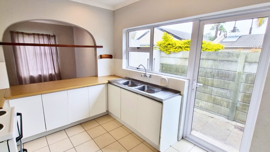 To Let 3 Bedroom Property for Rent in Table View Western Cape